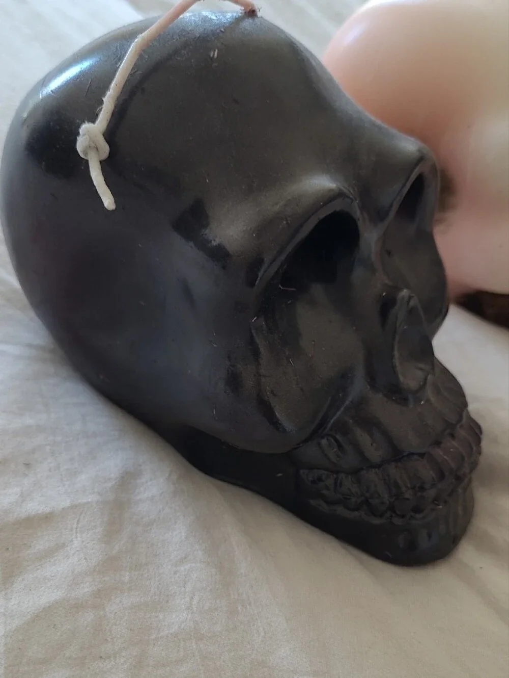 Skull-Shaped Scented Candles - Black and Pale Pink Set